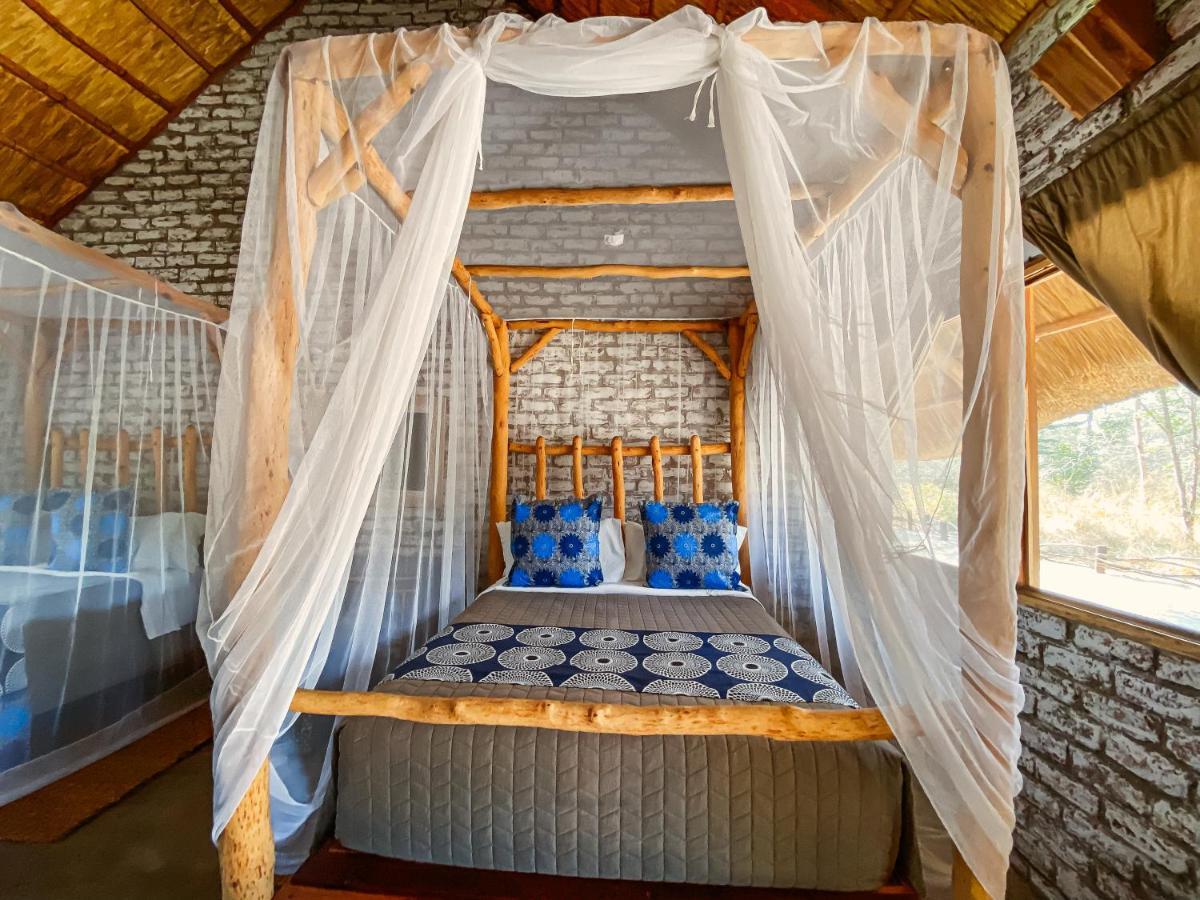 Gwango Heritage Resort Dete Exterior photo