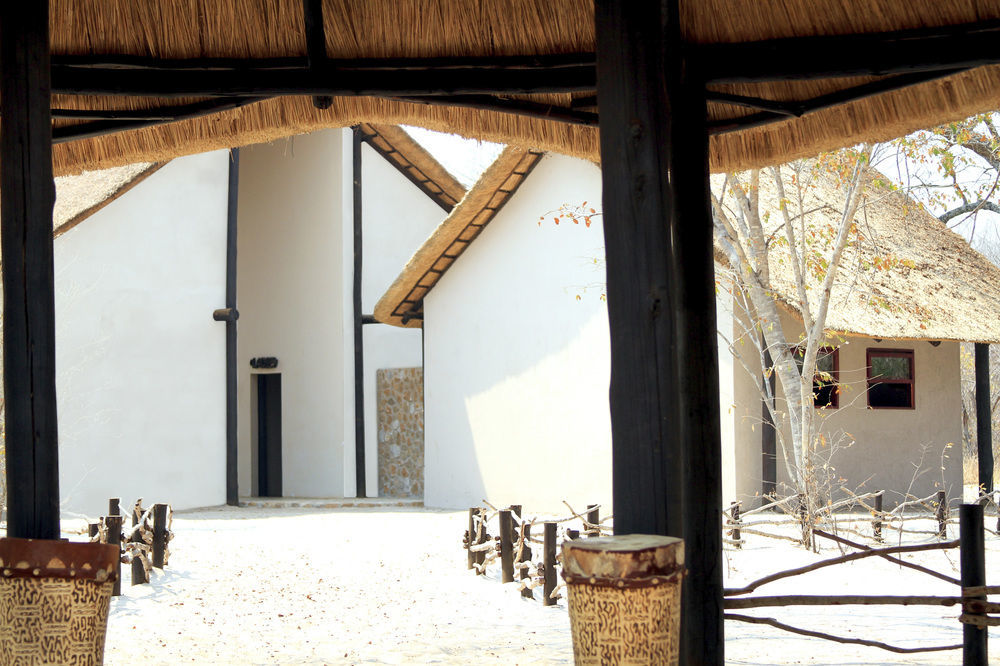 Gwango Heritage Resort Dete Exterior photo
