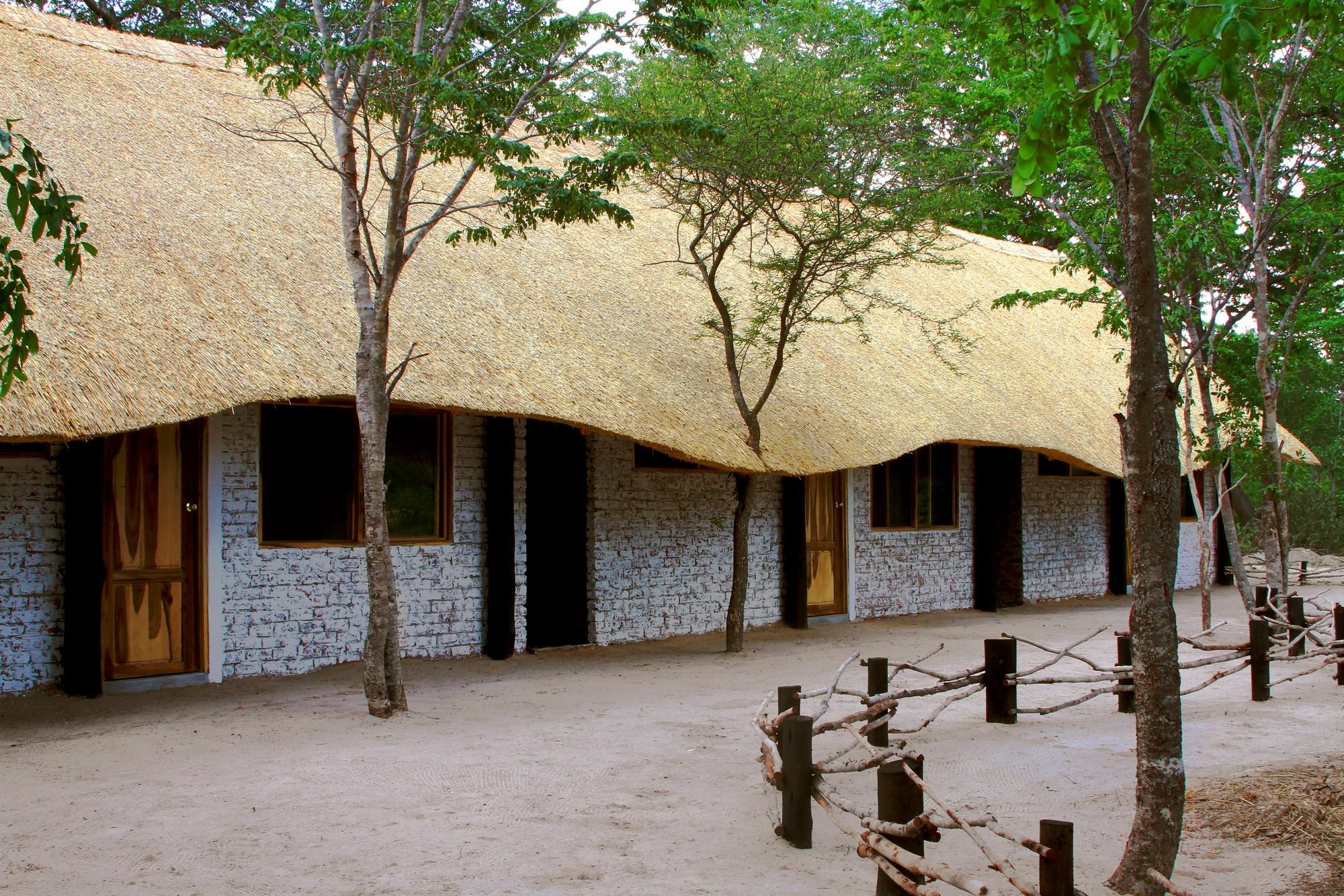 Gwango Heritage Resort Dete Exterior photo